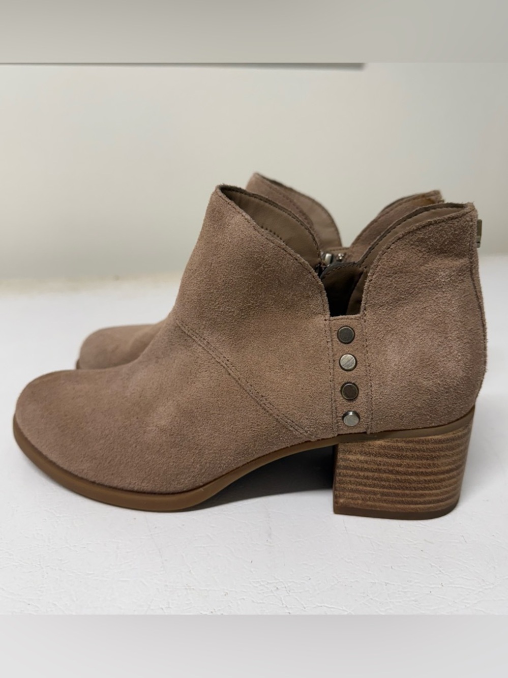 Koolaburra by UGG Taupe Suede Ankle Booties with Stacked Heel